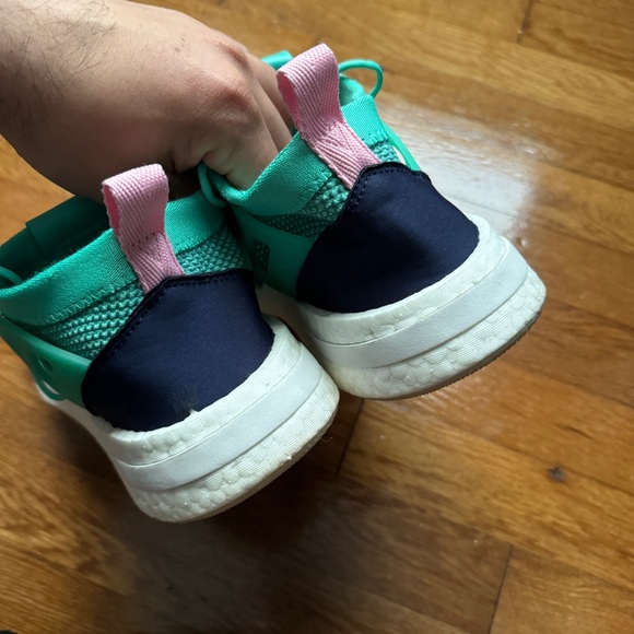 Womens Adidas Boost Shoes - Picture 5 of 9